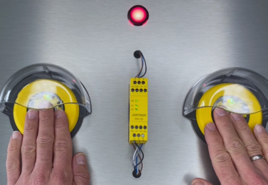 csm_video_thumbnail_two-hand_control-en_07695bb925