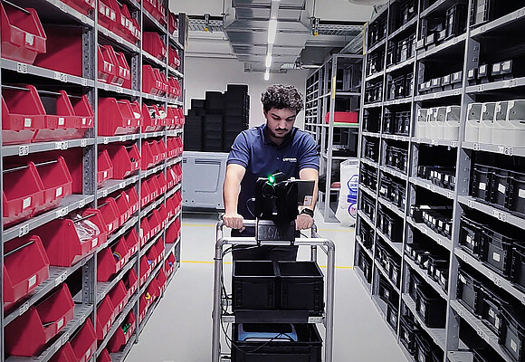 CAPTRON-Solutions-mobiles-Pick-by-Light-System-ISAC CAPTRON Solutions mobiles Pick-by-Light System ISAC